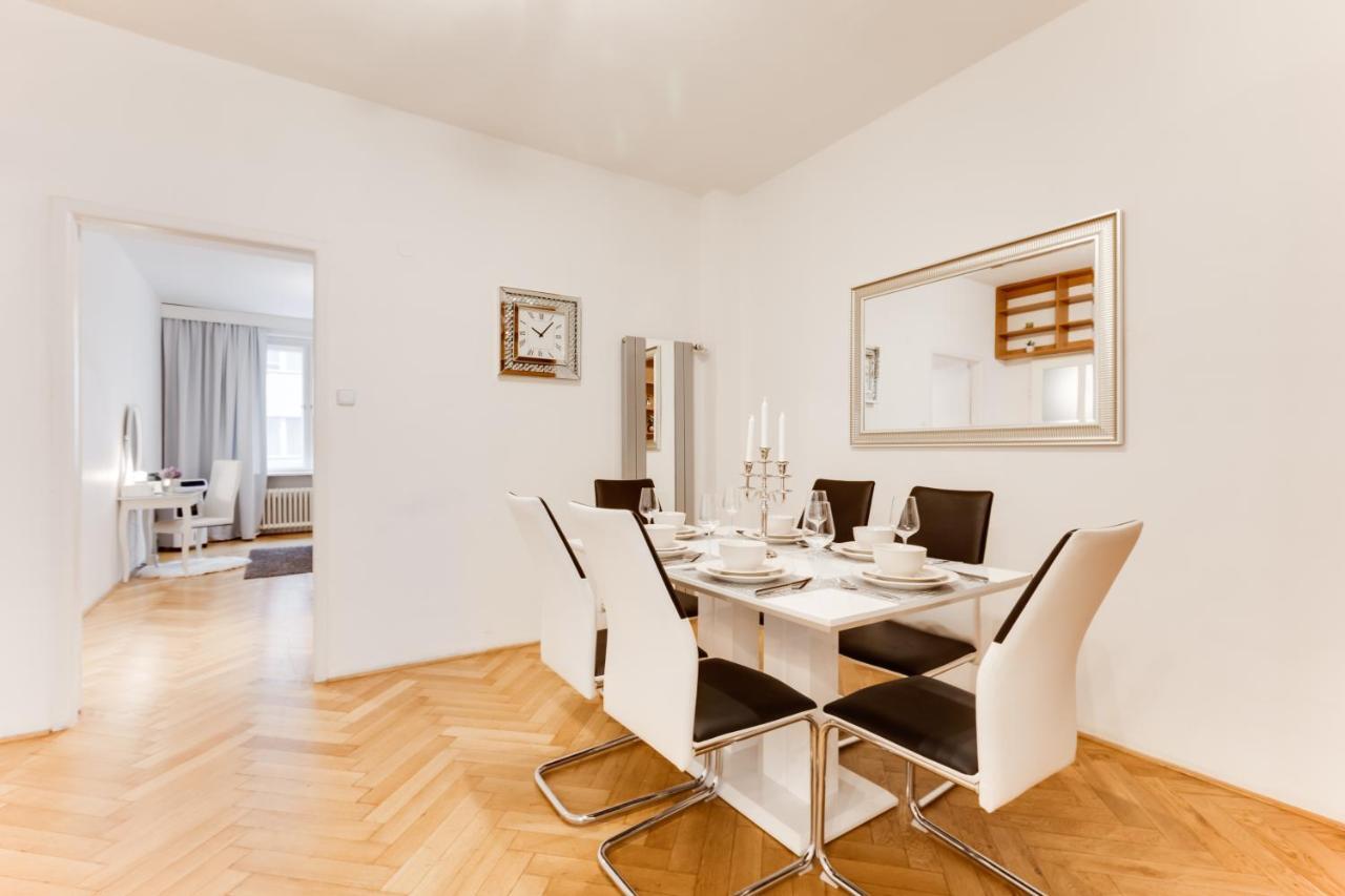 Exclusive Riverside Apartment In The Heart Of Prag Eksteriør billede