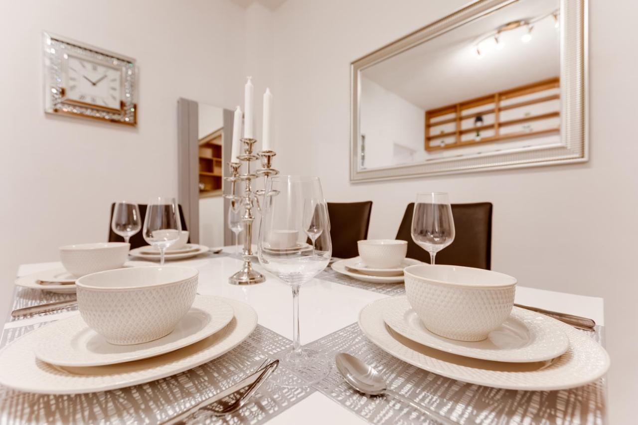 Exclusive Riverside Apartment In The Heart Of Prag Eksteriør billede