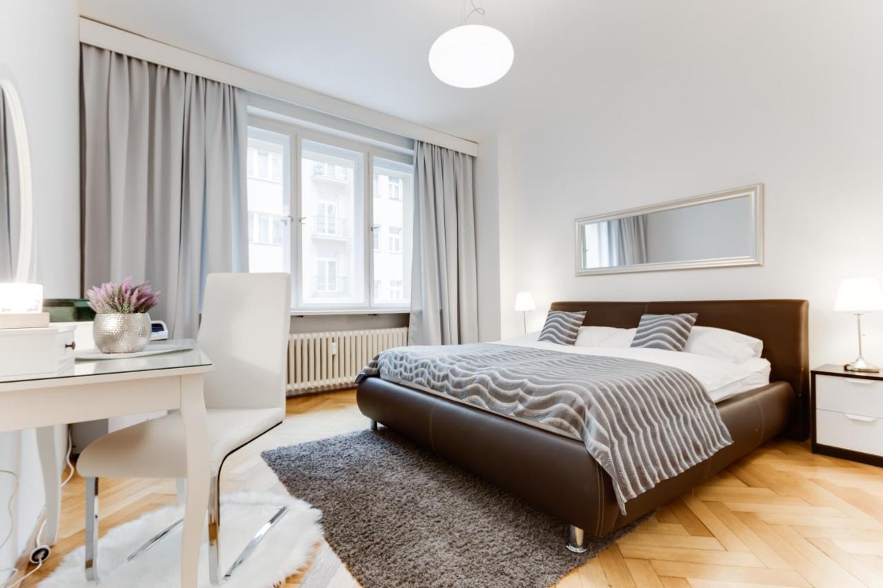 Exclusive Riverside Apartment In The Heart Of Prag Eksteriør billede