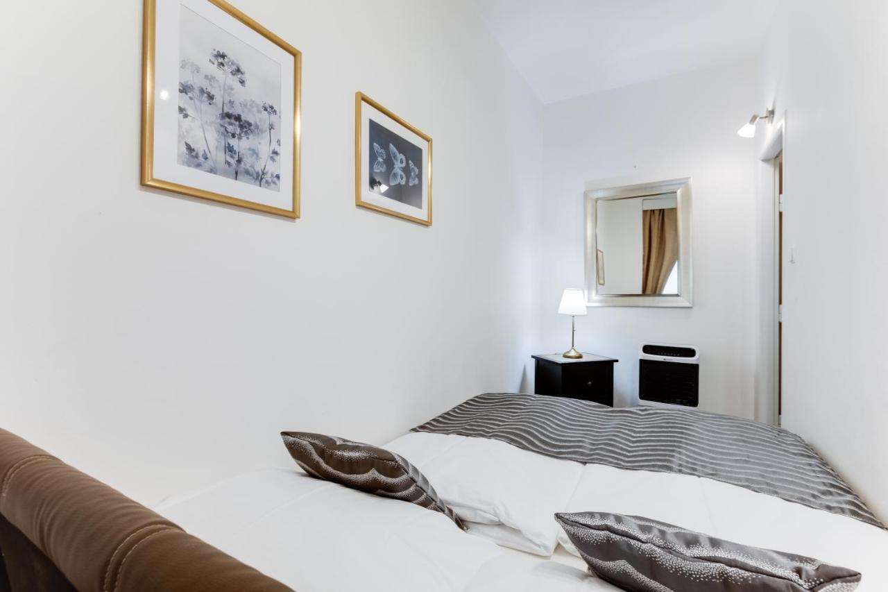Exclusive Riverside Apartment In The Heart Of Prag Eksteriør billede