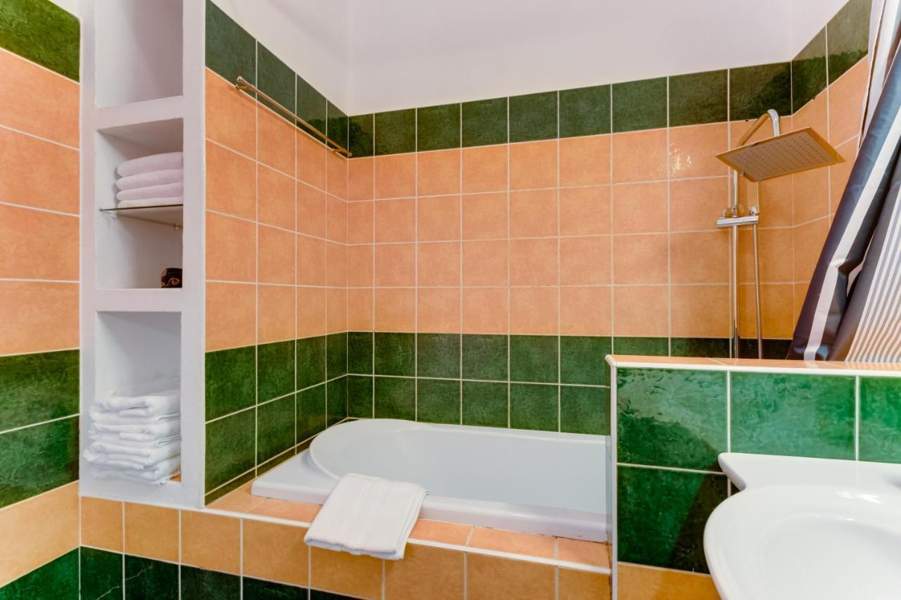 Exclusive Riverside Apartment In The Heart Of Prag Eksteriør billede