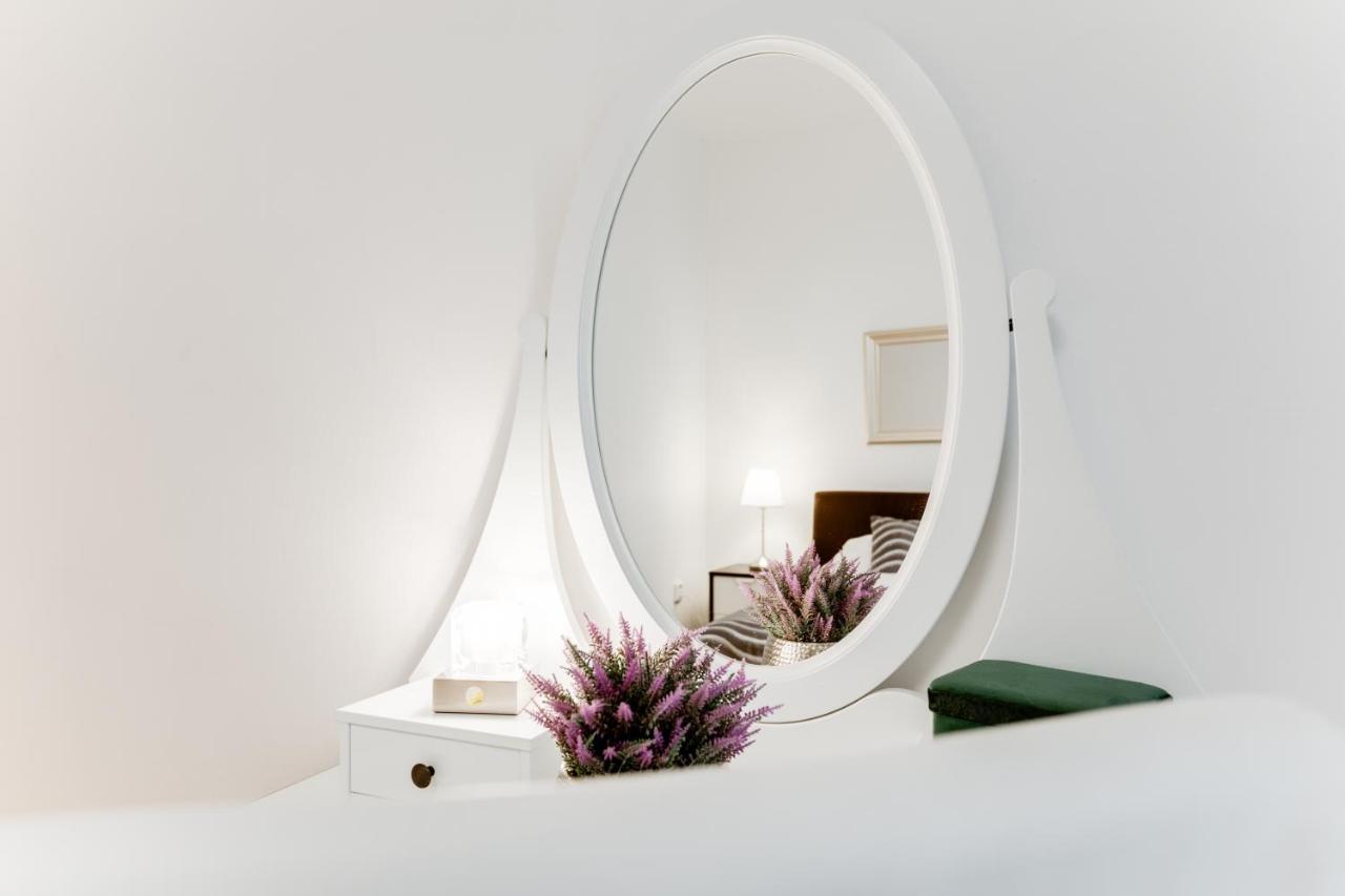 Exclusive Riverside Apartment In The Heart Of Prag Eksteriør billede