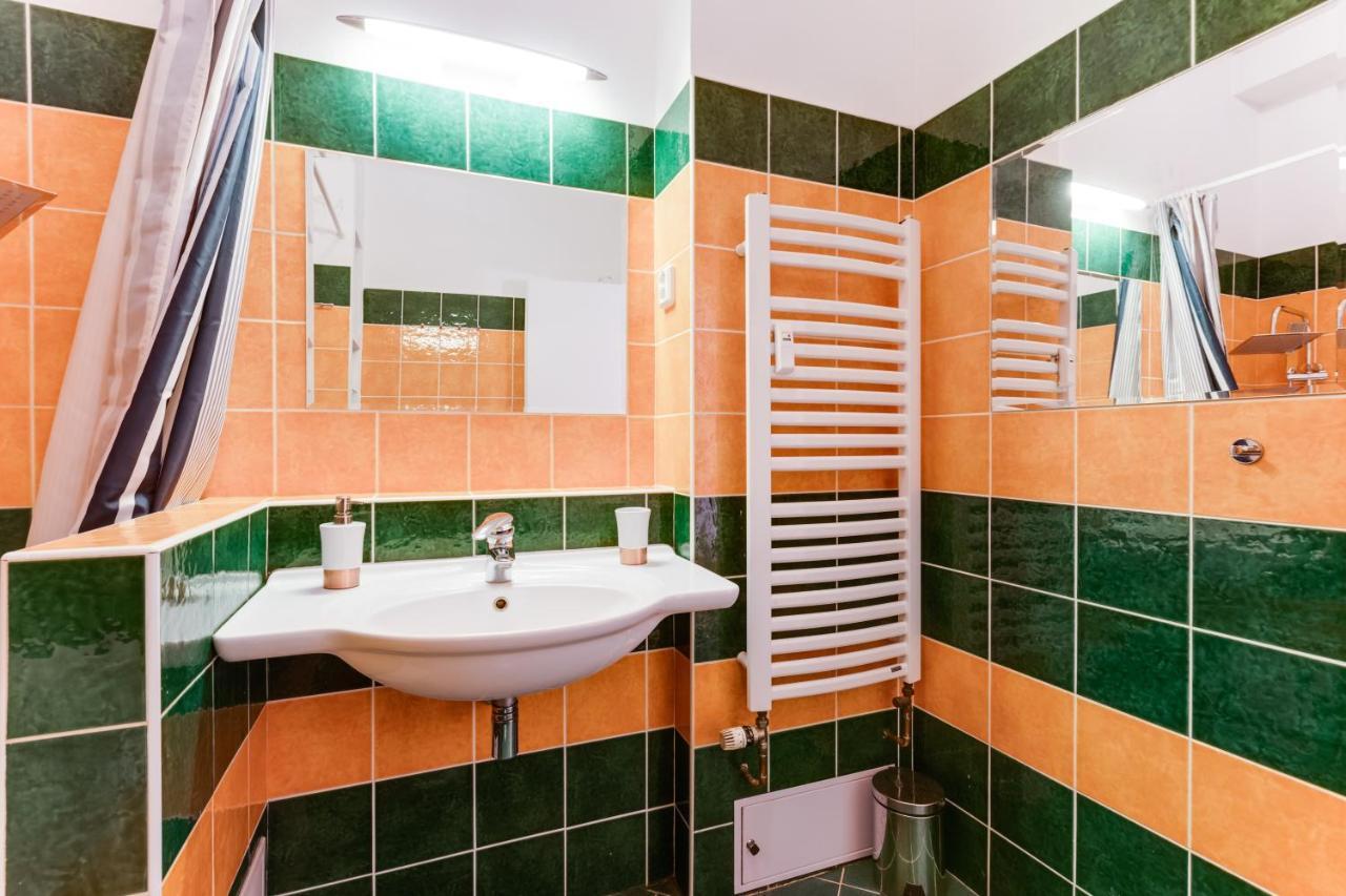Exclusive Riverside Apartment In The Heart Of Prag Eksteriør billede